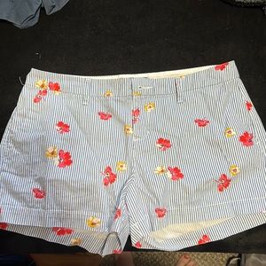 Old navy short like new no stains no rips
